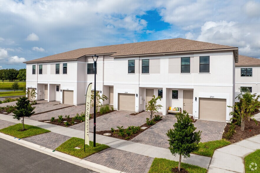 4896 Stellar Dr Saint Cloud, FL 34772 - Havens at Hickory Tree | Townhome Apartments