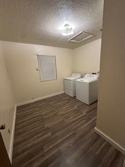 Laundry room/ storage room - 2022 Isleta Blvd SW