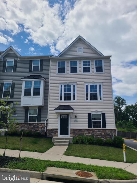 Building Photo - 1006 Valley Run Dr