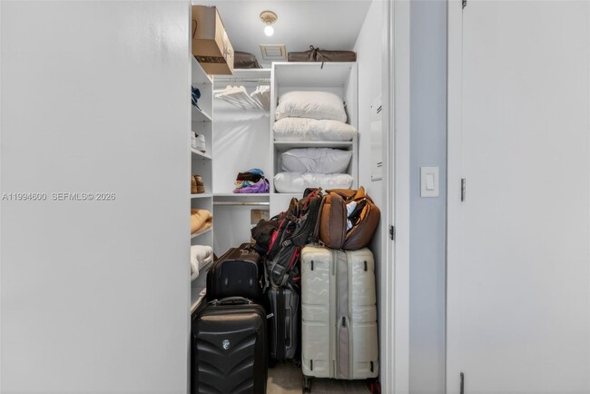 Building Photo - 1010 Brickell Ave