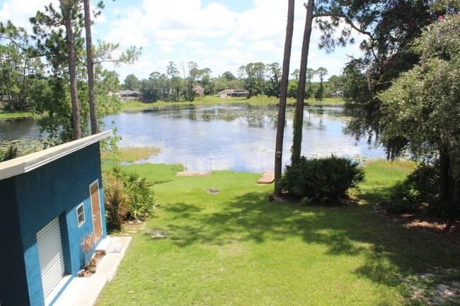 Building Photo - Beautiful 3 bedroom Lakefront Home