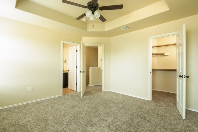 Building Photo - AVAILABLE NOW! GORGEOUS 3 BEDROOM DUPLEX LOCATED IN BUDA, TEXAS!