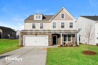 Building Photo - 557 Hillpark Ln