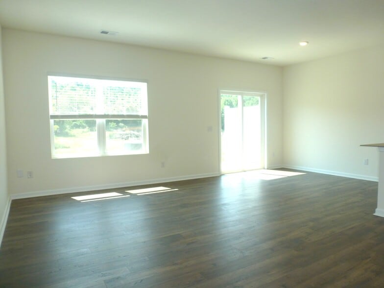 Building Photo - 1025 Saylors Pl