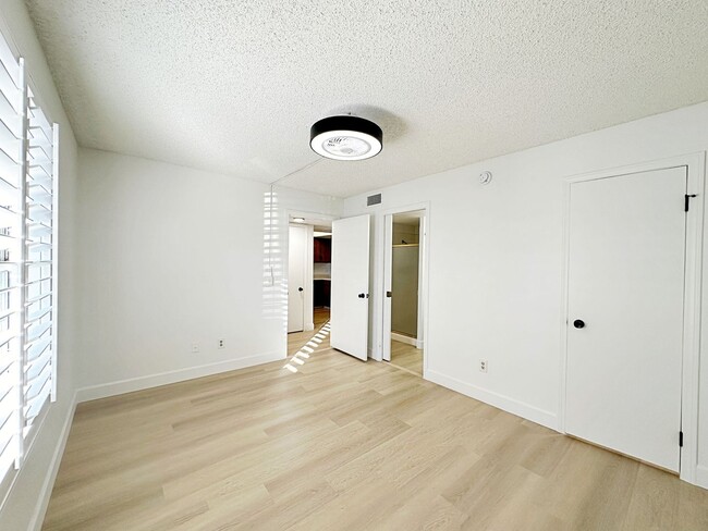 Building Photo - REMODELED 2 BEDROOM CONDO