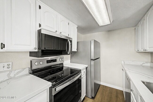Building Photo - 17009 E Calle Del Oro