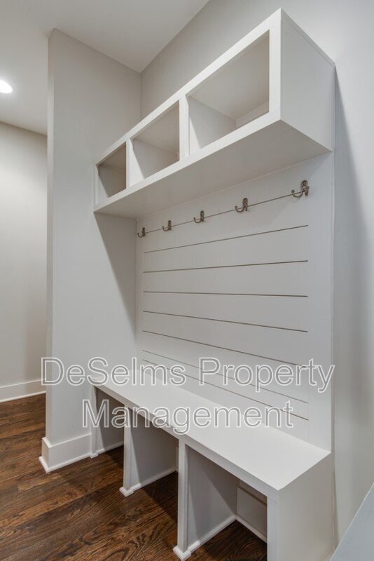 Building Photo - 2221B Winford Ave