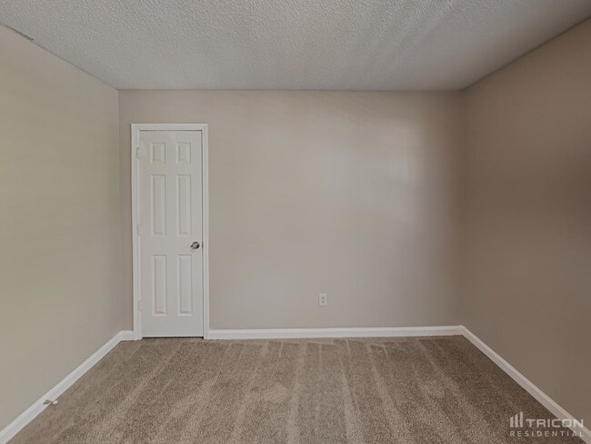 Building Photo - 65 Brentwood Dr