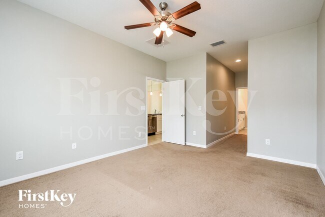 Building Photo - 2466 Altoona Ave