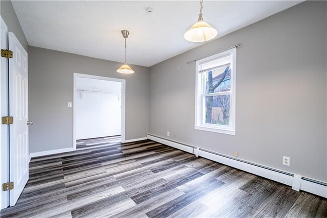 Building Photo - 216 Maplewood Ave