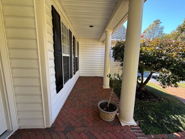 Building Photo - 935 Charter Oaks Dr