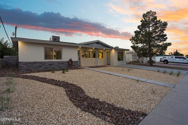 Building Photo - 7904 Parkland Dr