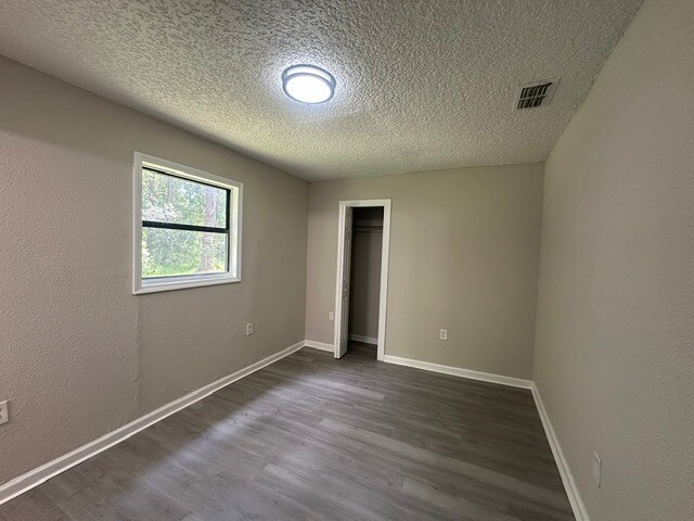 Building Photo - Bright And Renovated 3 Bedroom Home With Modern Updates