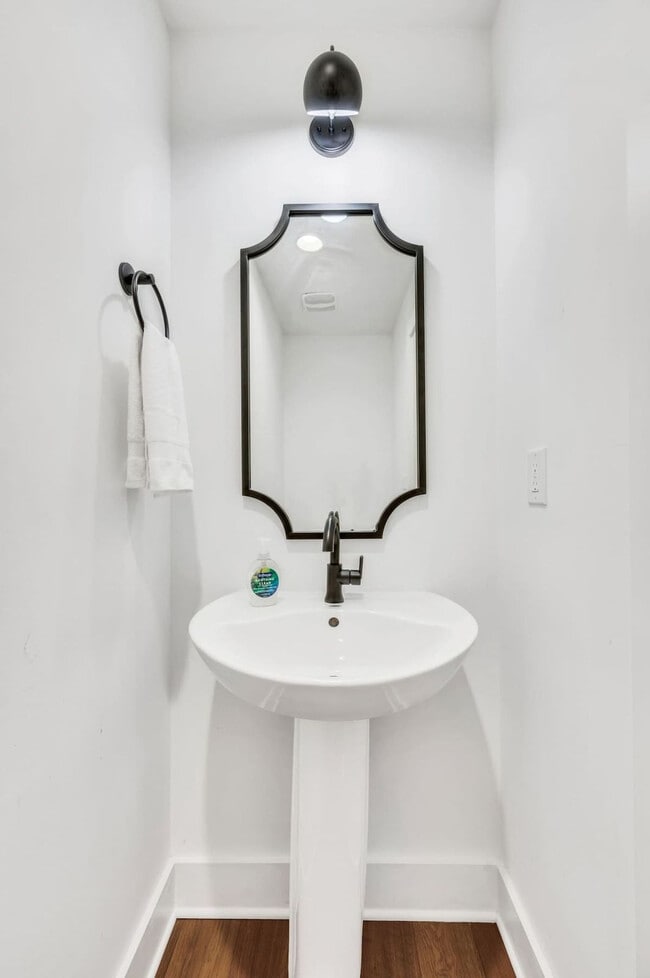 Building Photo - 1332 3rd Ave N