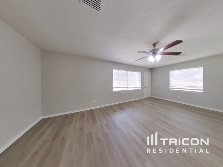 Building Photo - 7022 Sandy Knolls Dr