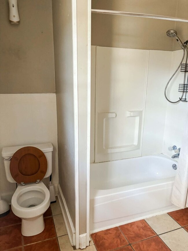 Building Photo - Charming 2-bedroom, 1-bath home