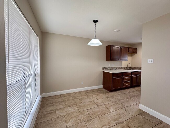 Building Photo - 3843