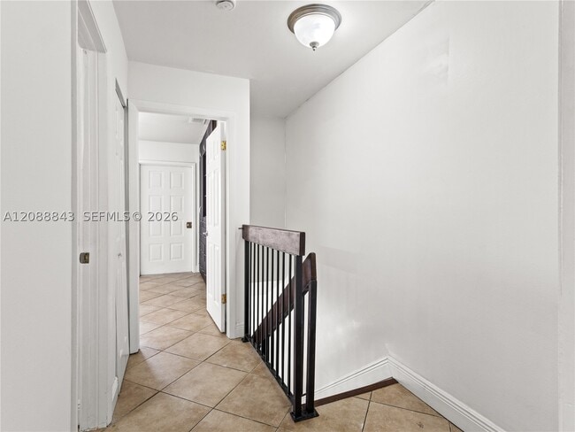 Building Photo - 560 NW 82nd Pl