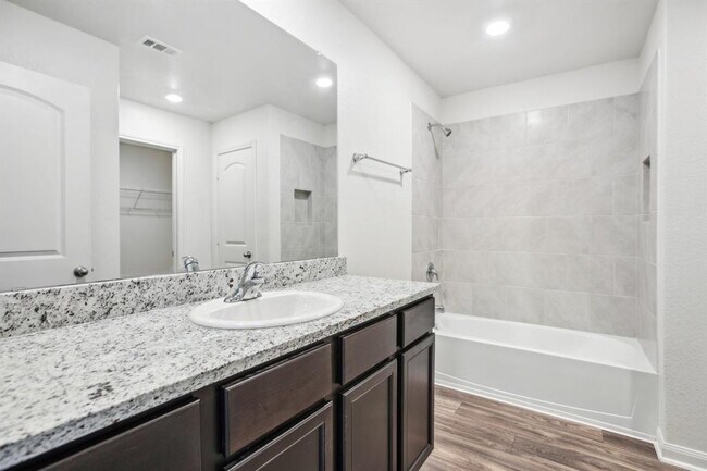 Building Photo - 1040 Riverdale Cove