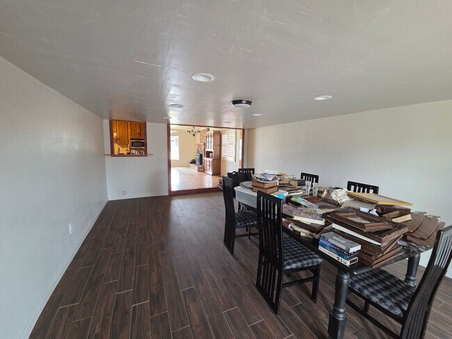 Building Photo - Well Maintained - 2 bedroom home in great area.