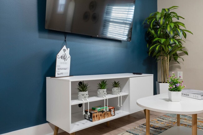 Building Photo - 1009 Front St