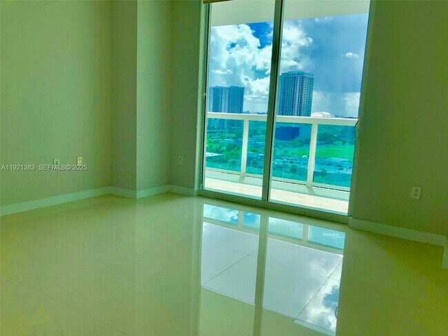 Building Photo - 1800 N Bayshore Dr