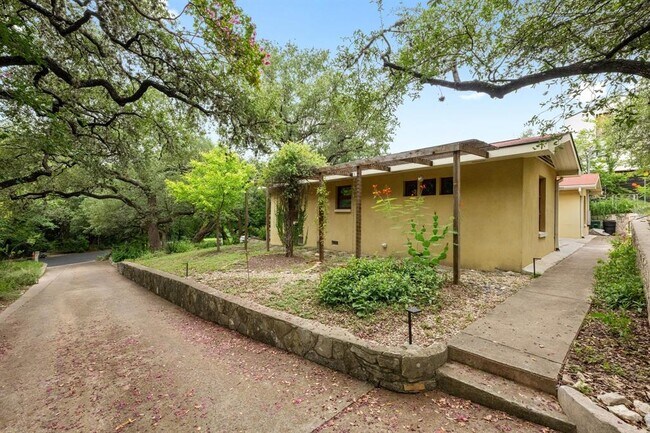 Building Photo - 1227 Hillside Ave