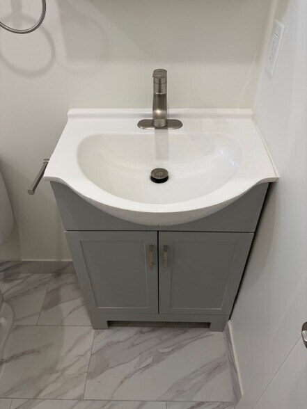 Building Photo - 4131 W 107th St