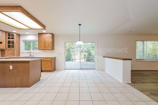 Building Photo - 10376 Dunsford Dr