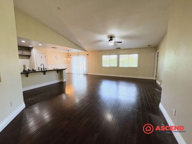 Building Photo - Beautiful NW Bakersfield Home | Cul-de-Sac Living + Solar