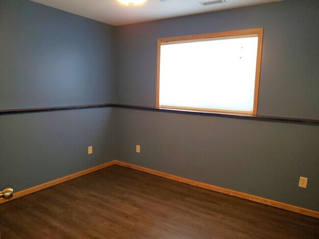 Building Photo - 1283 Blue Jay Pl