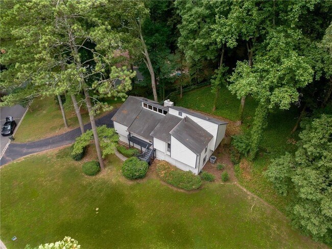 Building Photo - 2708 Spencers Trace NE