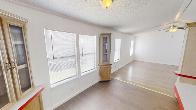 Building Photo - "Charming 3-Bed, 2-Bath Retreat in Gatesvi...