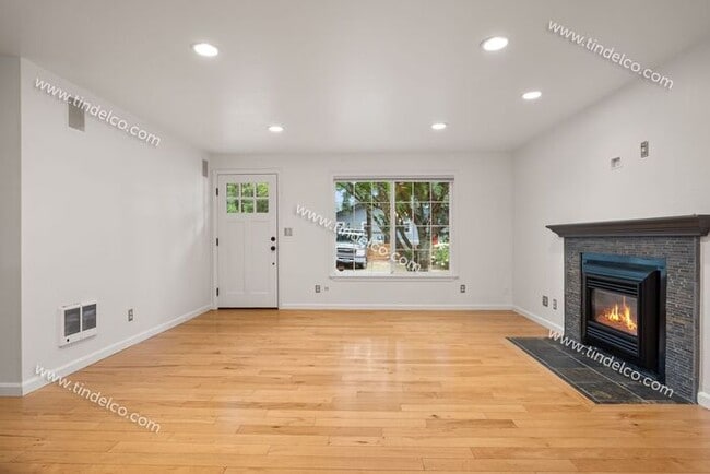 Building Photo - Beautiful 3-Bedroom, 2-Bath Home in Multno...