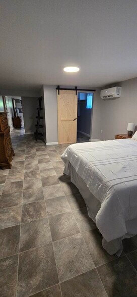Spacious bedroom - 5220 Jacksboro Pike