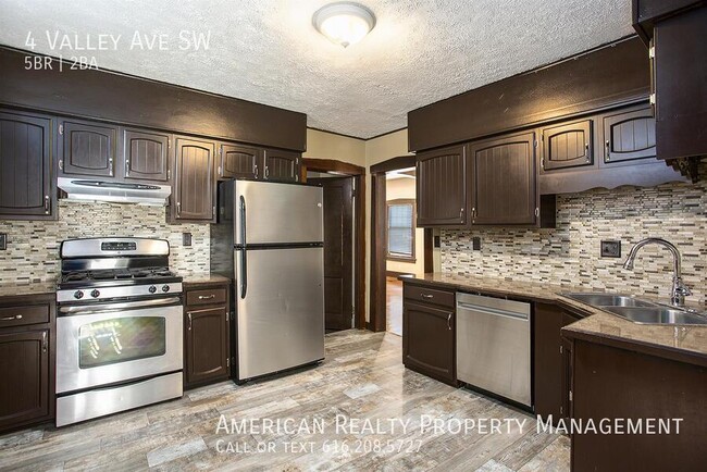 Building Photo - 4 Valley Ave SW