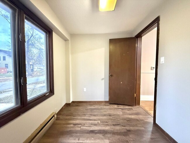 Building Photo - 4 Bedroom House