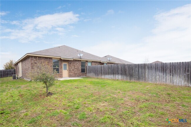 Building Photo - 514 Creekside Cir
