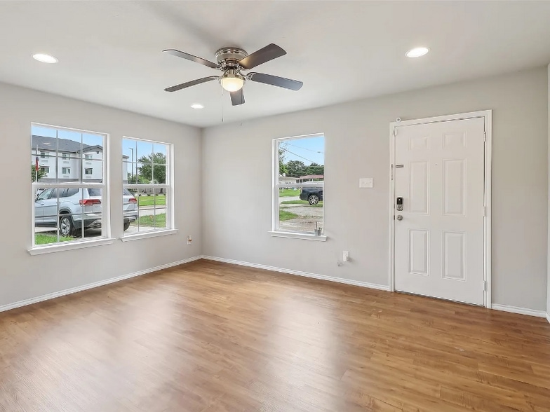 Building Photo - 12824 Seagoville Rd