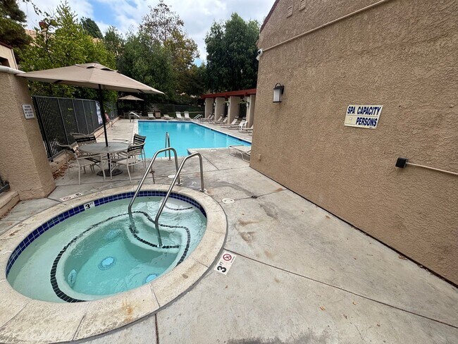 Building Photo - 2-Bedroom Townhouse with Community Pool & ...