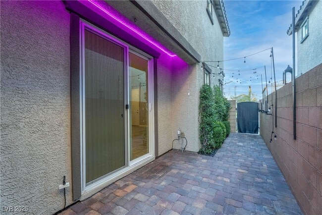 Building Photo - 10673 Sariah Skye Ave