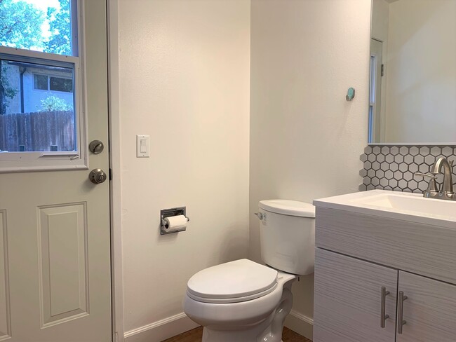 Building Photo - Four Bedroom in Crown Village