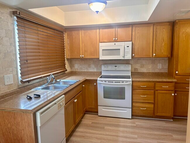 Building Photo - 10605 Carrollbrook Way