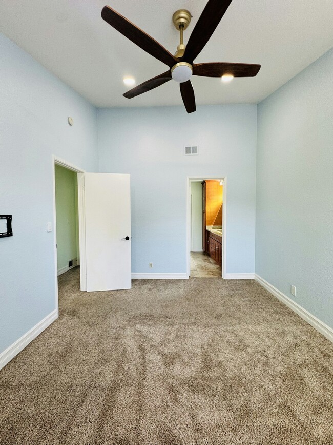 Building Photo - 29869 Ventnor Ct