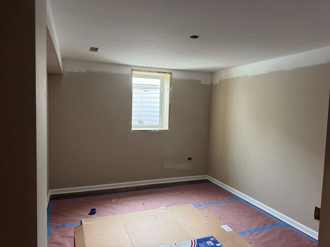 Building Photo - Modern 3 Bed 1.5 Bath Coming Soon!