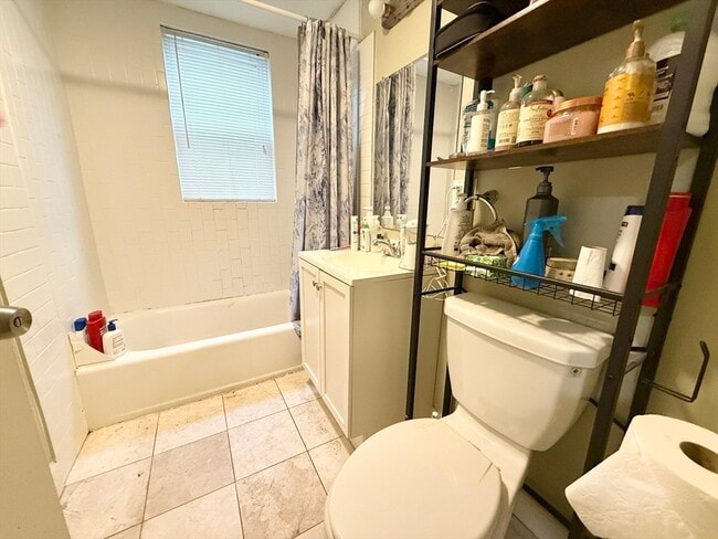 Building Photo - 3977 Washington St