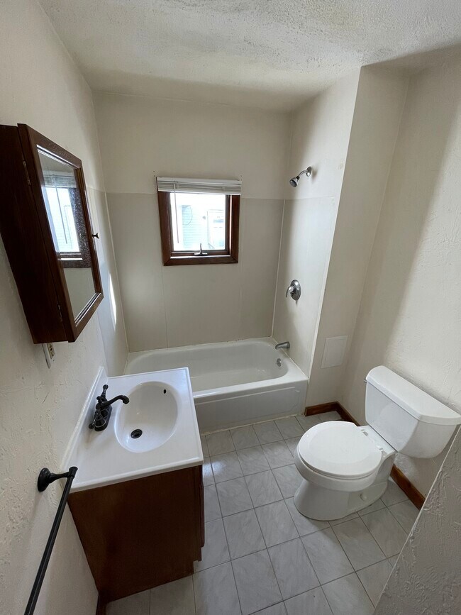 Building Photo - 45 Kirtland St