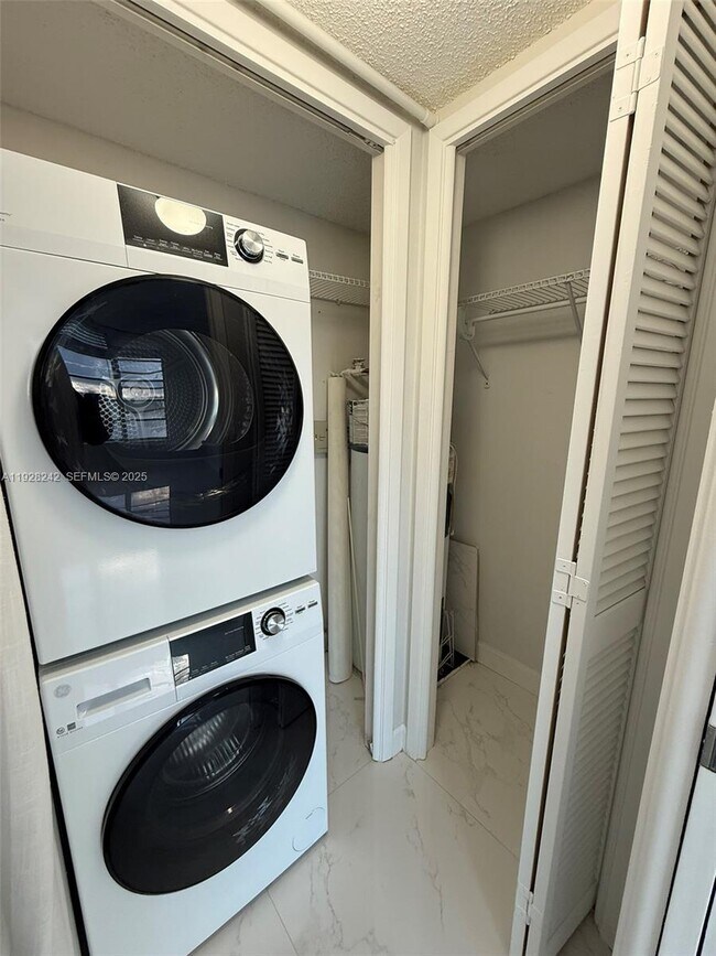 Building Photo - 3091 N Course Dr