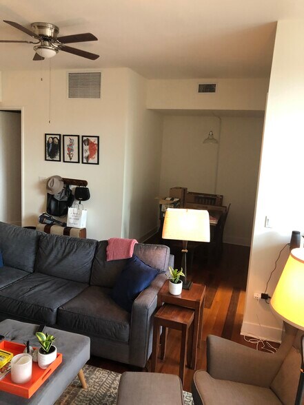 Building Photo - 1624 W Division St