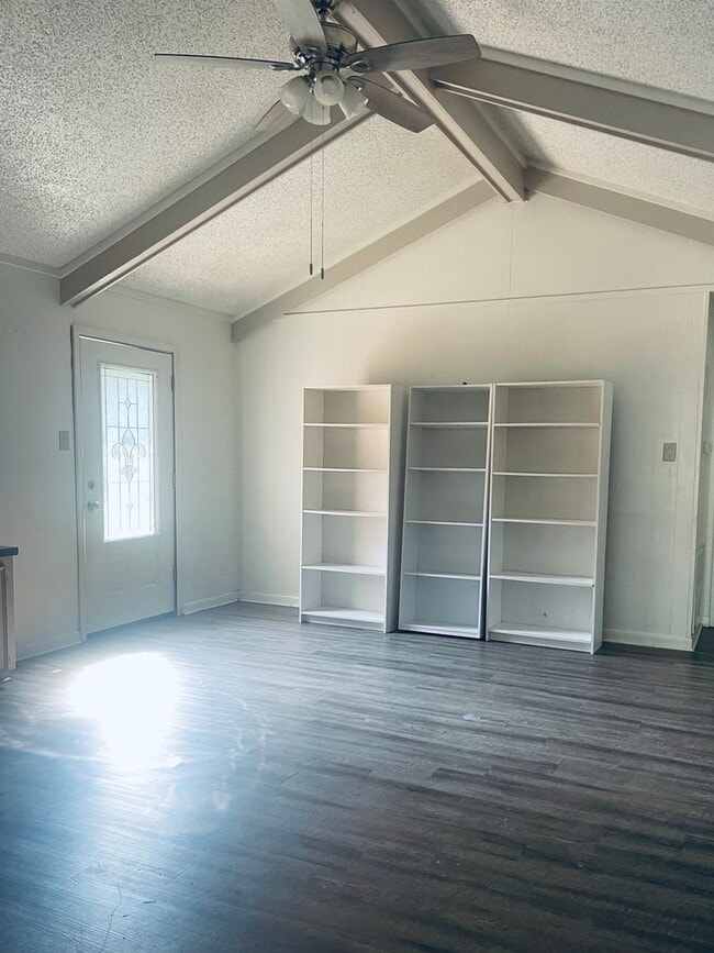 Building Photo - 3- Bedroom, 2- Bathroom - Move-In Ready